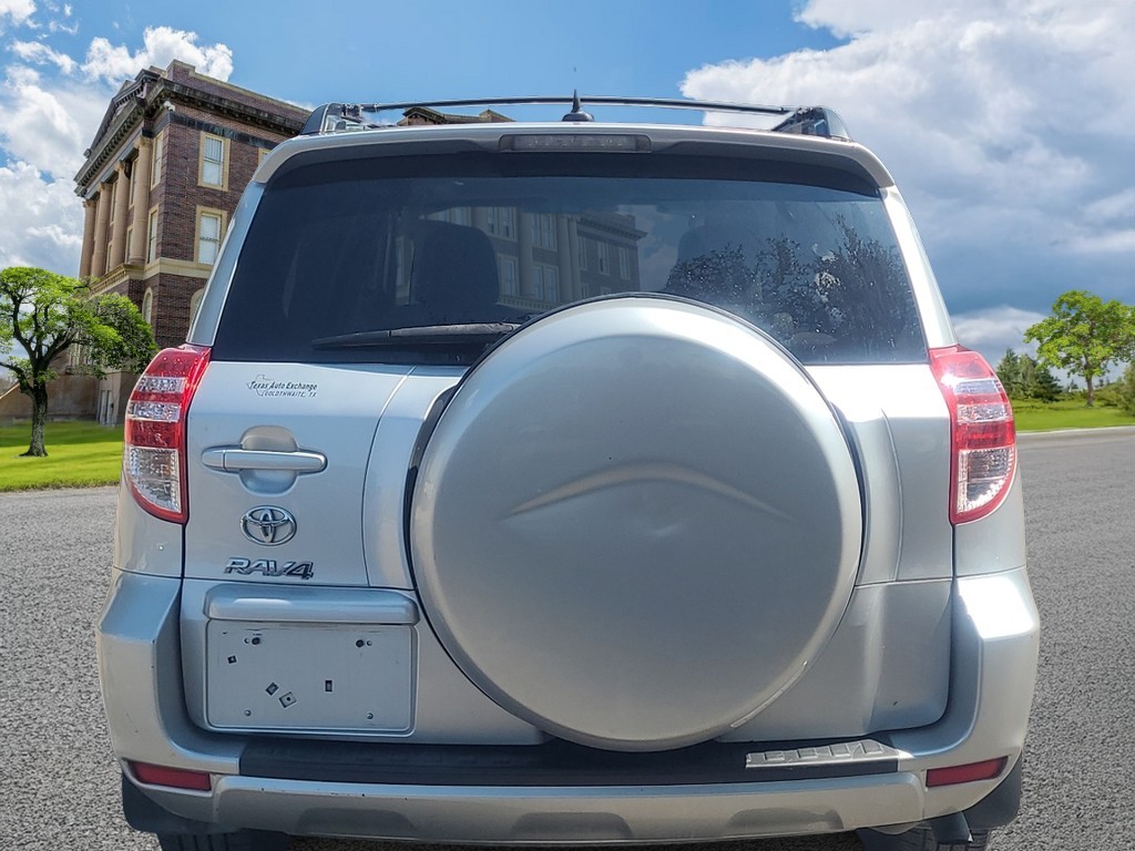 Toyota RAV4 Vehicle Image 4