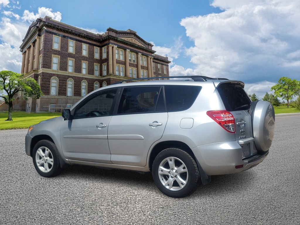 Toyota RAV4 Vehicle Image 6