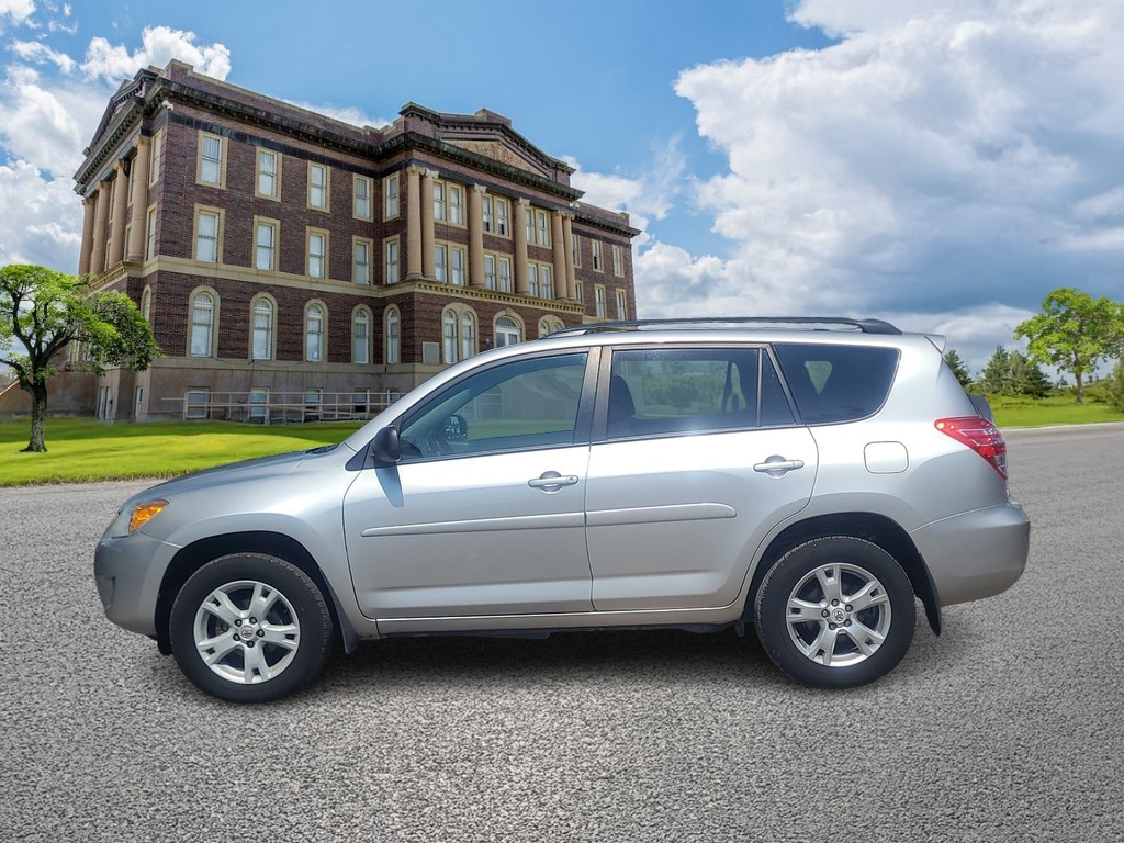 Toyota RAV4 Vehicle Image 7