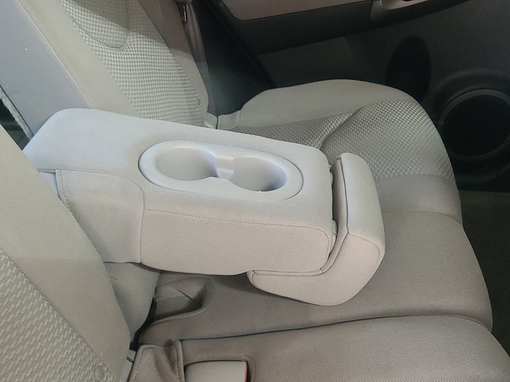 Toyota RAV4 Vehicle Image 12