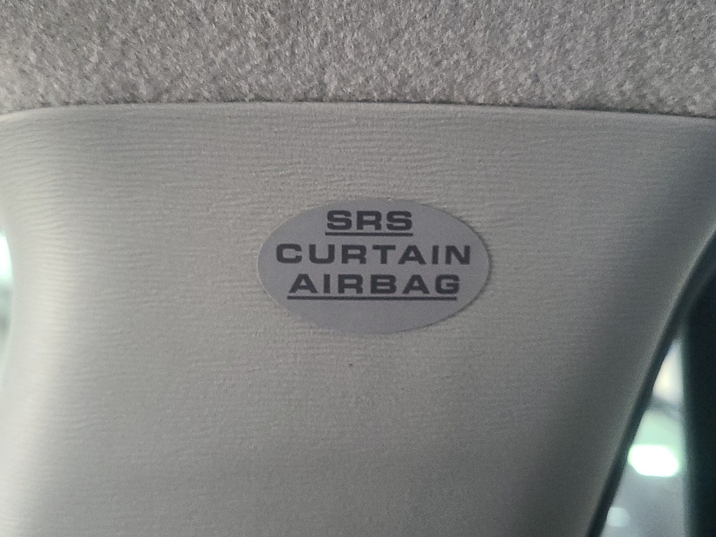 Toyota RAV4 Vehicle Image 13