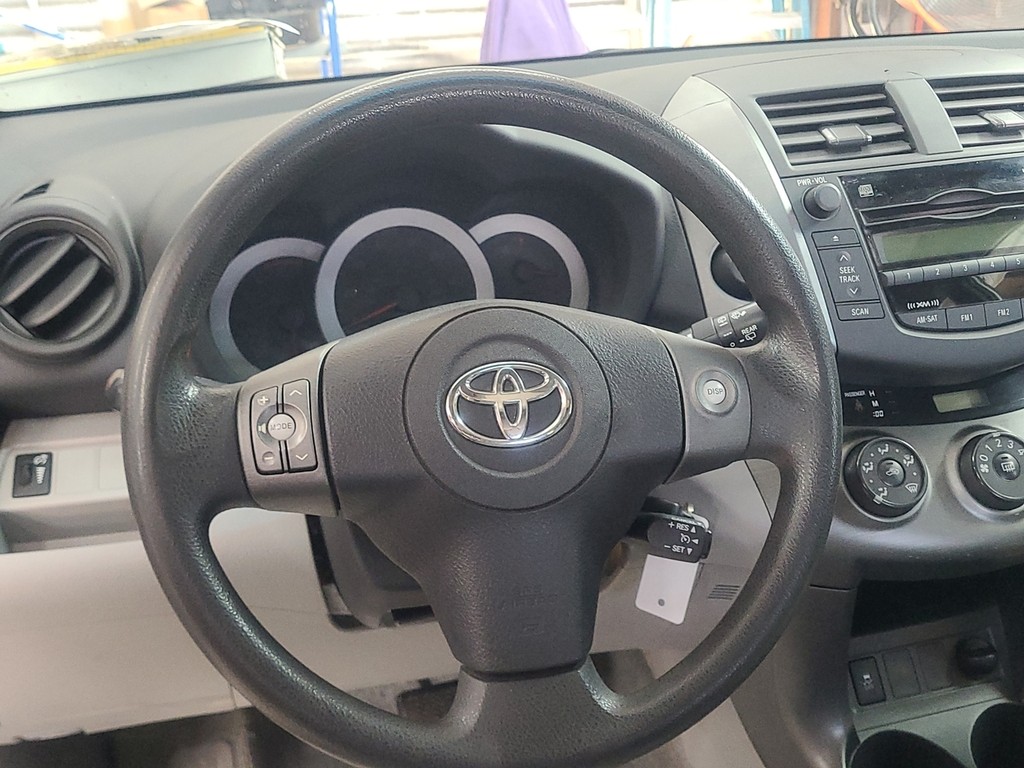 Toyota RAV4 Vehicle Image 15
