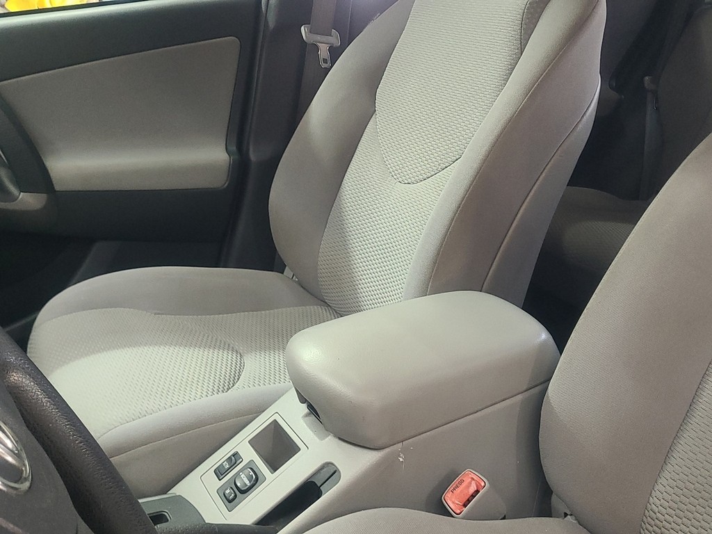 Toyota RAV4 Vehicle Image 17