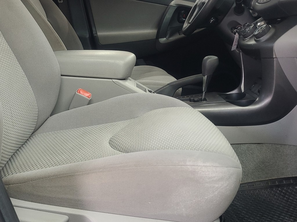 Toyota RAV4 Vehicle Image 18
