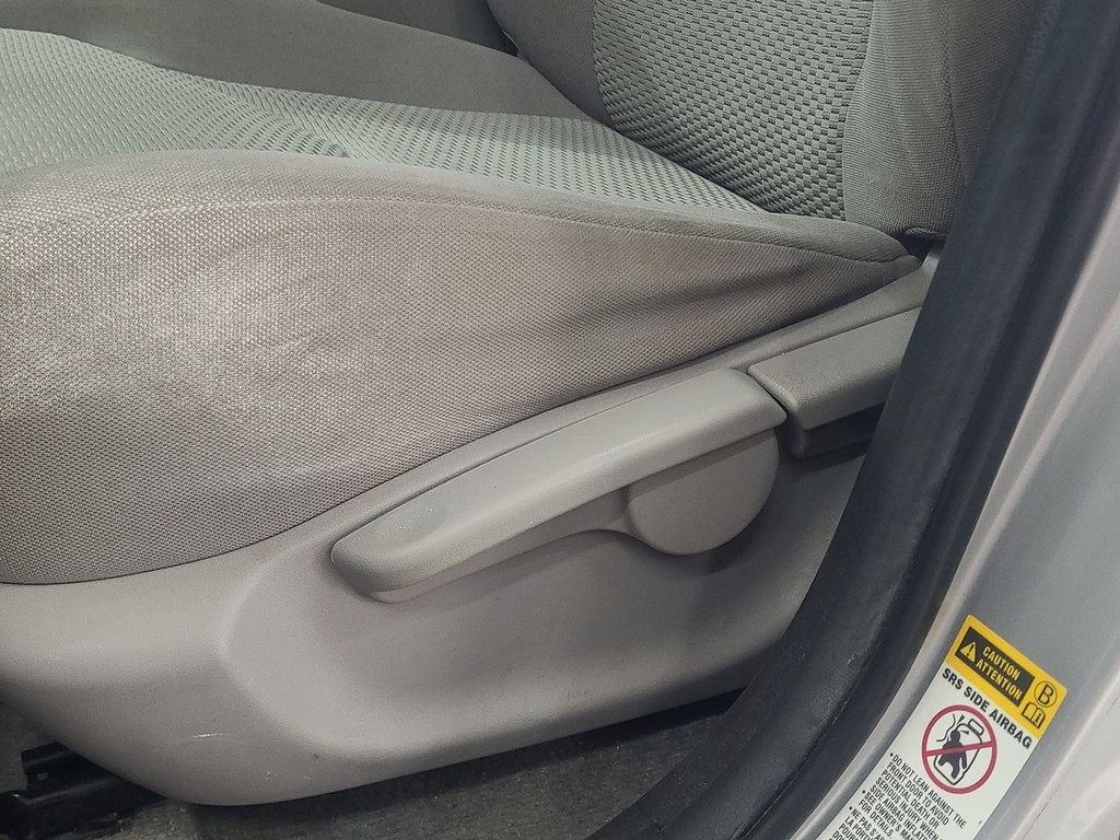 Toyota RAV4 Vehicle Image 20