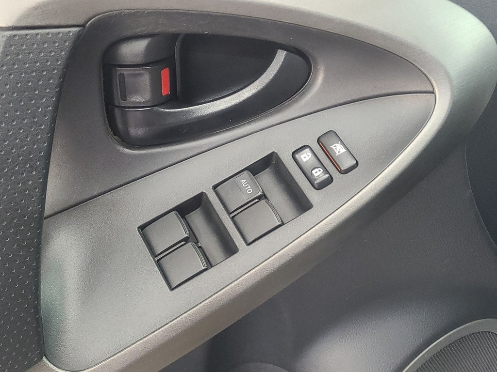 Toyota RAV4 Vehicle Image 21