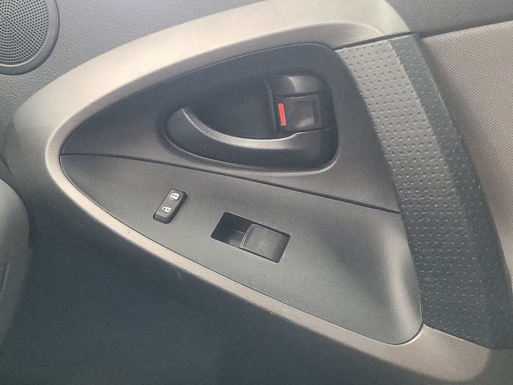 Toyota RAV4 Vehicle Image 22