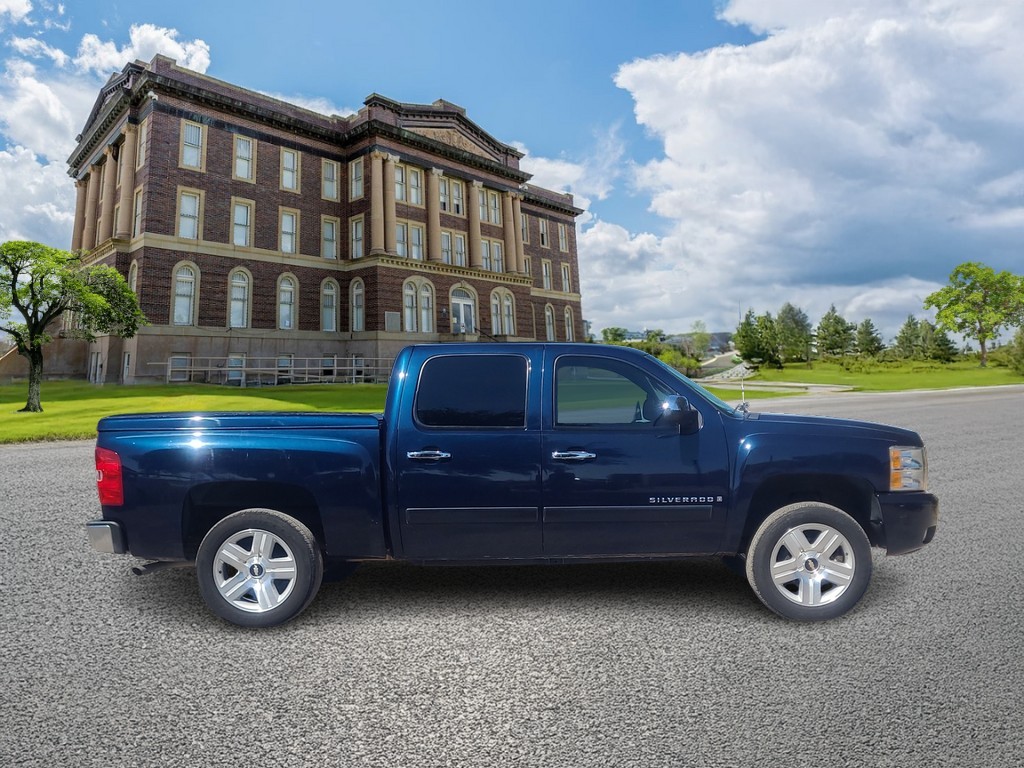 Chevrolet Silverado 1500 Vehicle Image 2