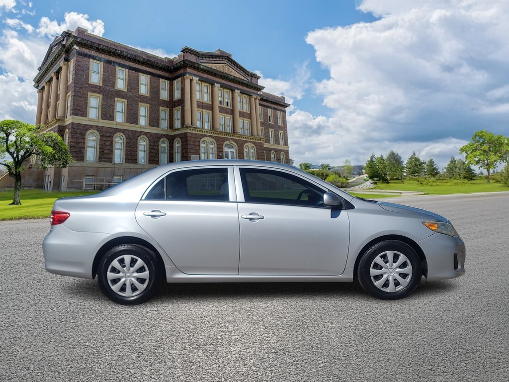 Toyota Corolla Vehicle Image 2