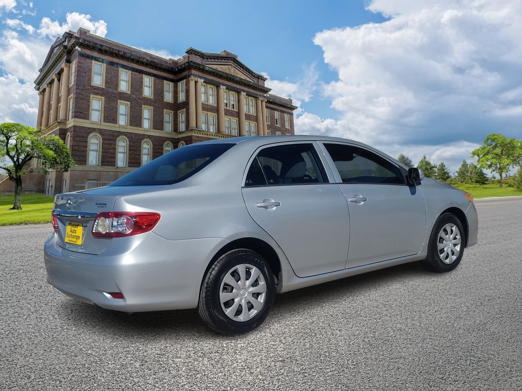 Toyota Corolla Vehicle Image 3