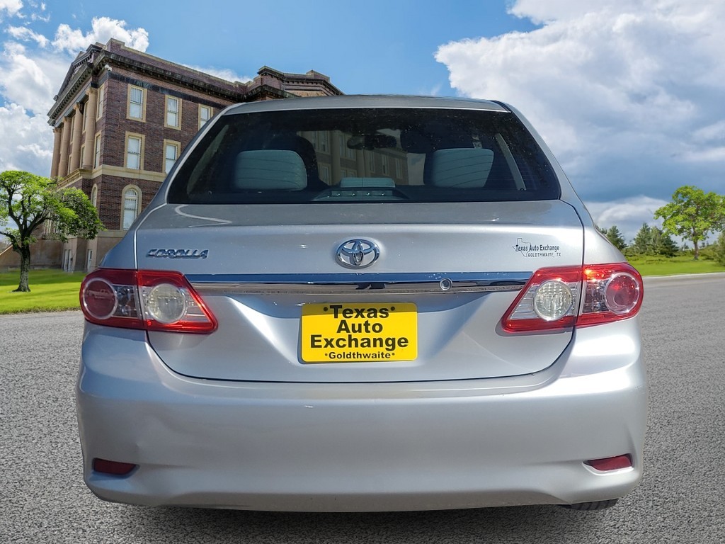 Toyota Corolla Vehicle Image 4