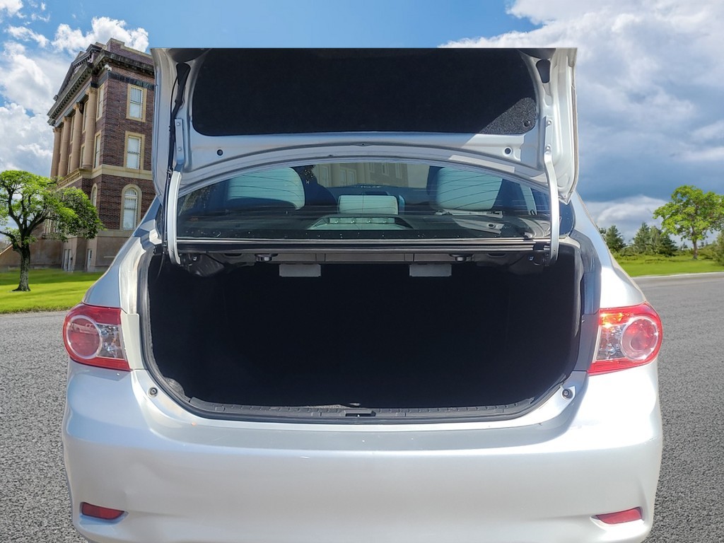 Toyota Corolla Vehicle Image 5