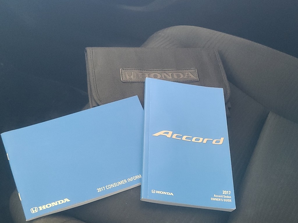 Honda Accord Sedan Vehicle Image 12