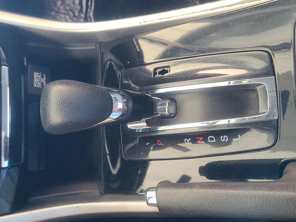 Honda Accord Sedan Vehicle Image 16