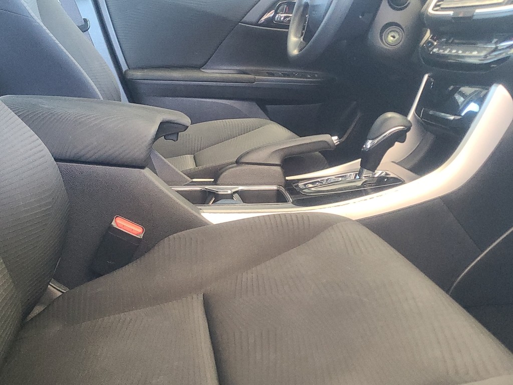 Honda Accord Sedan Vehicle Image 18