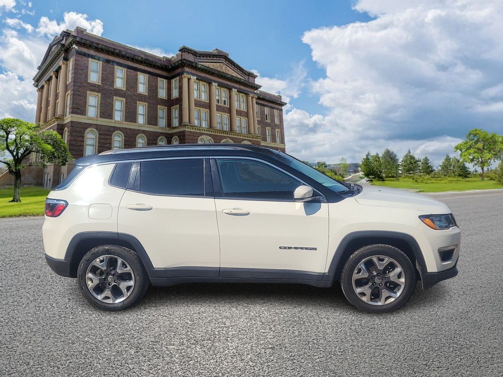 Jeep Compass Vehicle Image 2