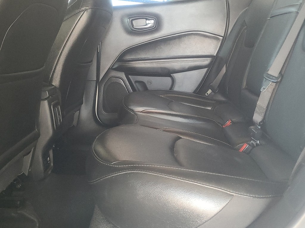 Jeep Compass Vehicle Image 9