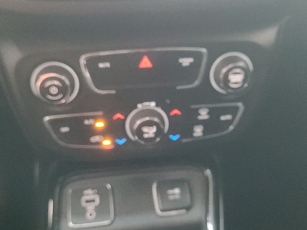 Jeep Compass Vehicle Image 14