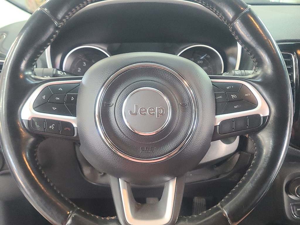 Jeep Compass Vehicle Image 15