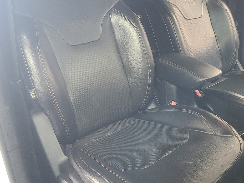 Jeep Compass Vehicle Image 18