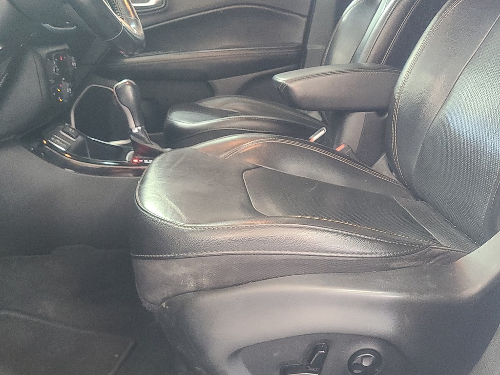 Jeep Compass Vehicle Image 20