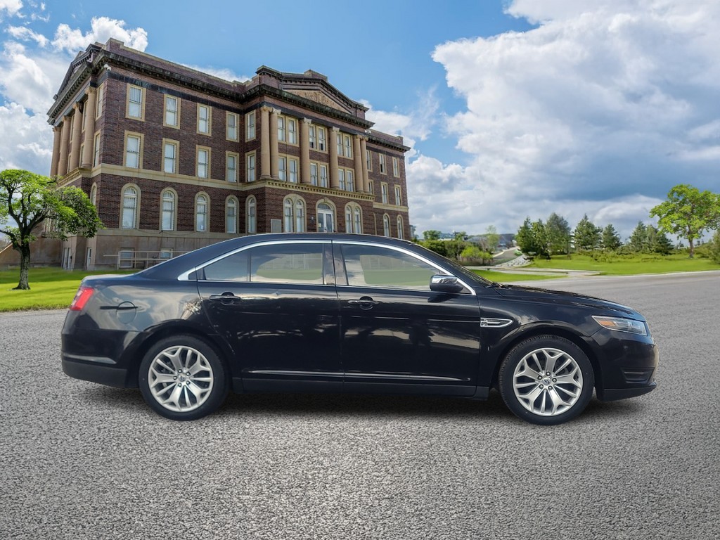 Ford Taurus Vehicle Image 2