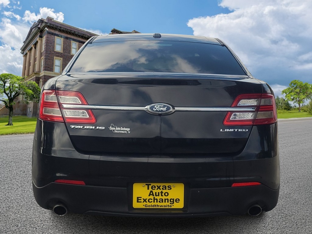 Ford Taurus Vehicle Image 4