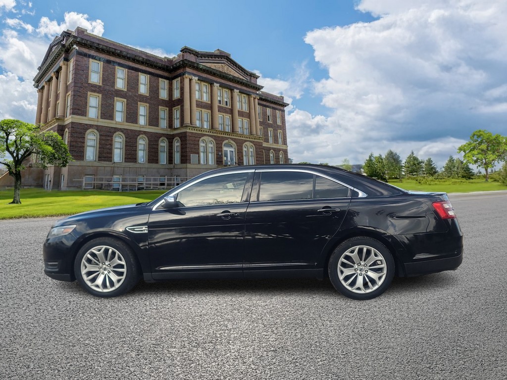 Ford Taurus Vehicle Image 6