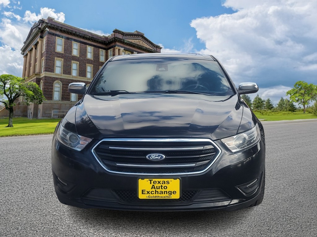 Ford Taurus Vehicle Image 8