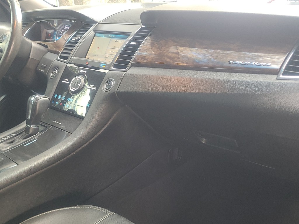 Ford Taurus Vehicle Image 15