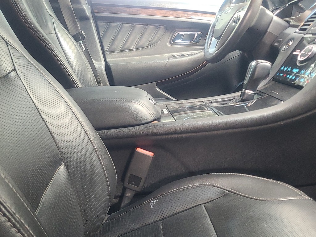 Ford Taurus Vehicle Image 20