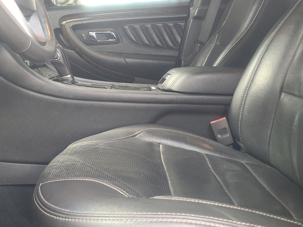 Ford Taurus Vehicle Image 21