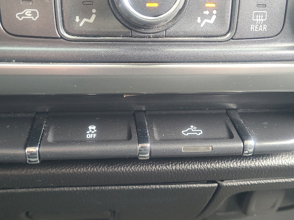 Chevrolet Silverado 1500 Vehicle Full-screen Gallery Image 31