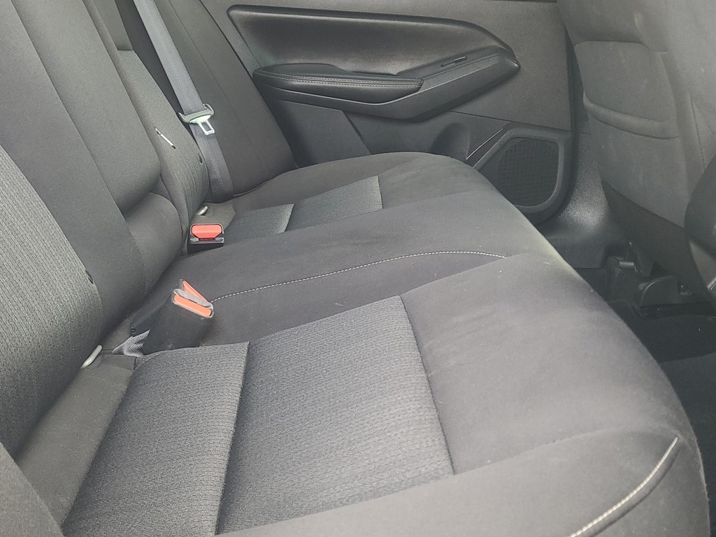 Nissan Altima Vehicle Full-screen Gallery Image 11