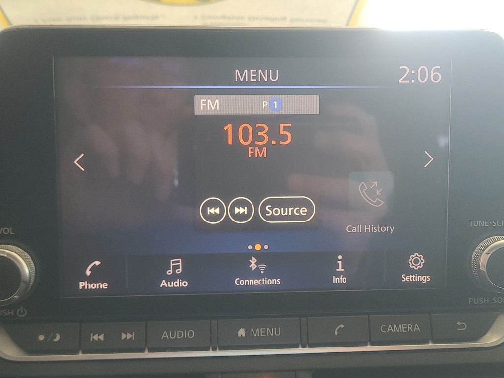 Nissan Altima Vehicle Full-screen Gallery Image 16