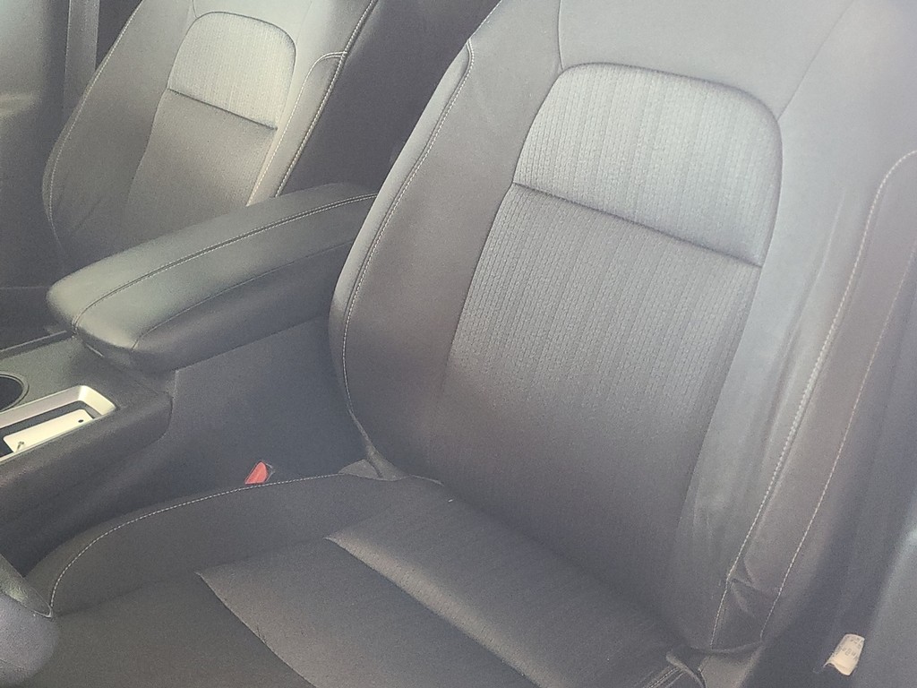 Nissan Altima Vehicle Full-screen Gallery Image 20