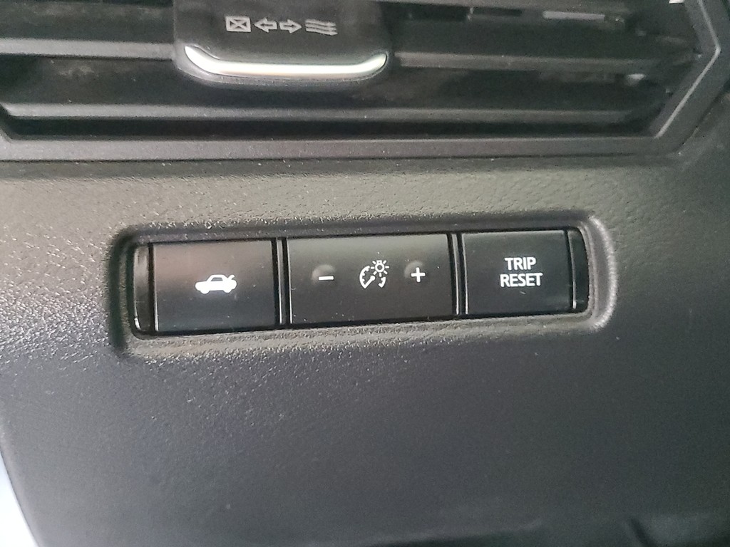 Nissan Altima Vehicle Full-screen Gallery Image 21