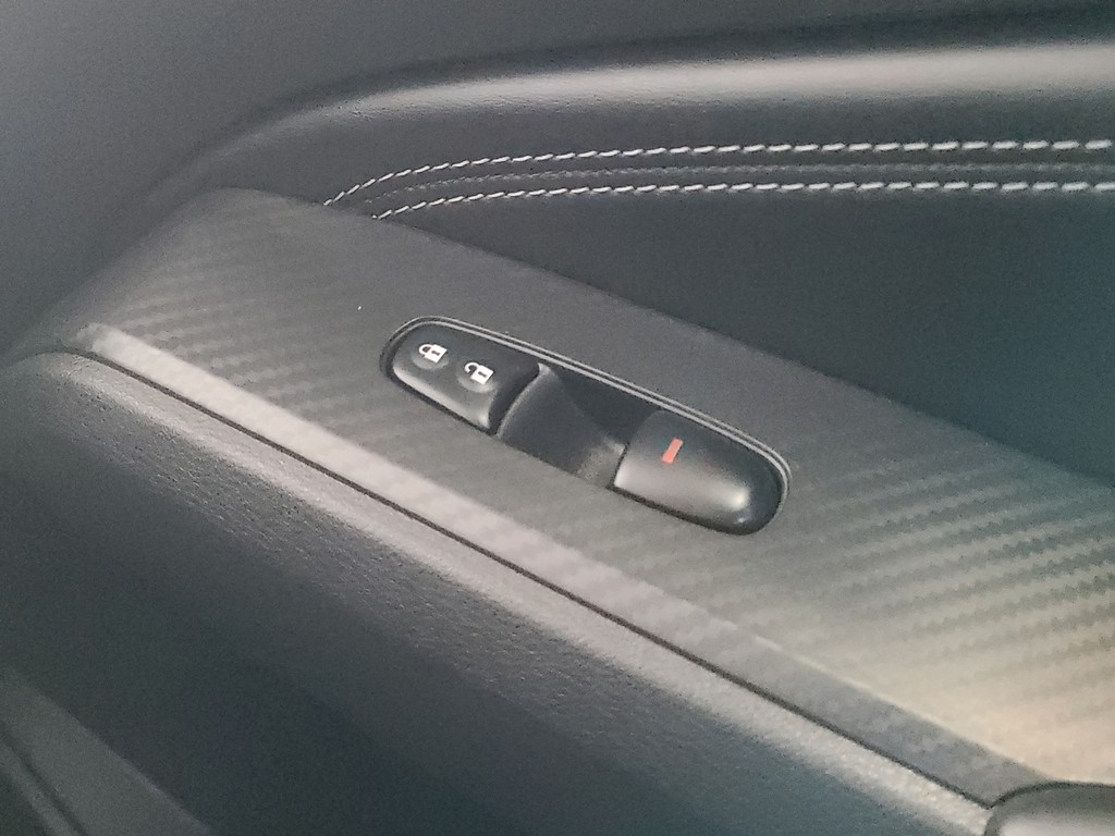 Nissan Altima Vehicle Full-screen Gallery Image 26