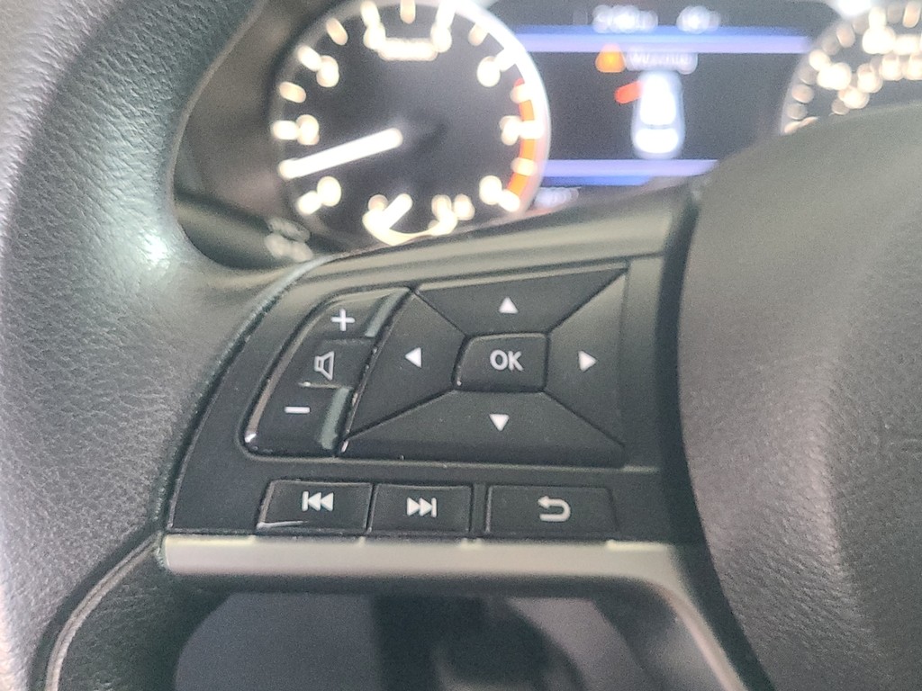 Nissan Altima Vehicle Full-screen Gallery Image 28