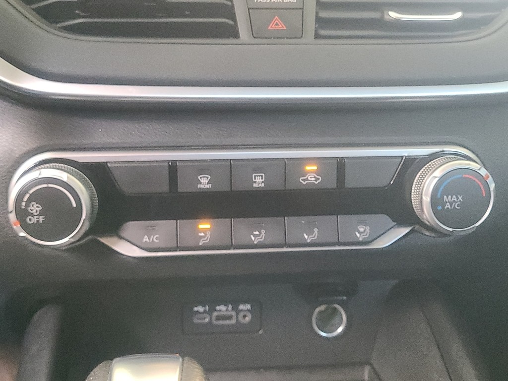 Nissan Altima Vehicle Full-screen Gallery Image 31