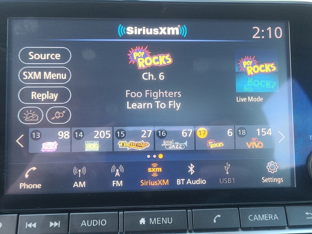 Nissan Altima Vehicle Full-screen Gallery Image 35