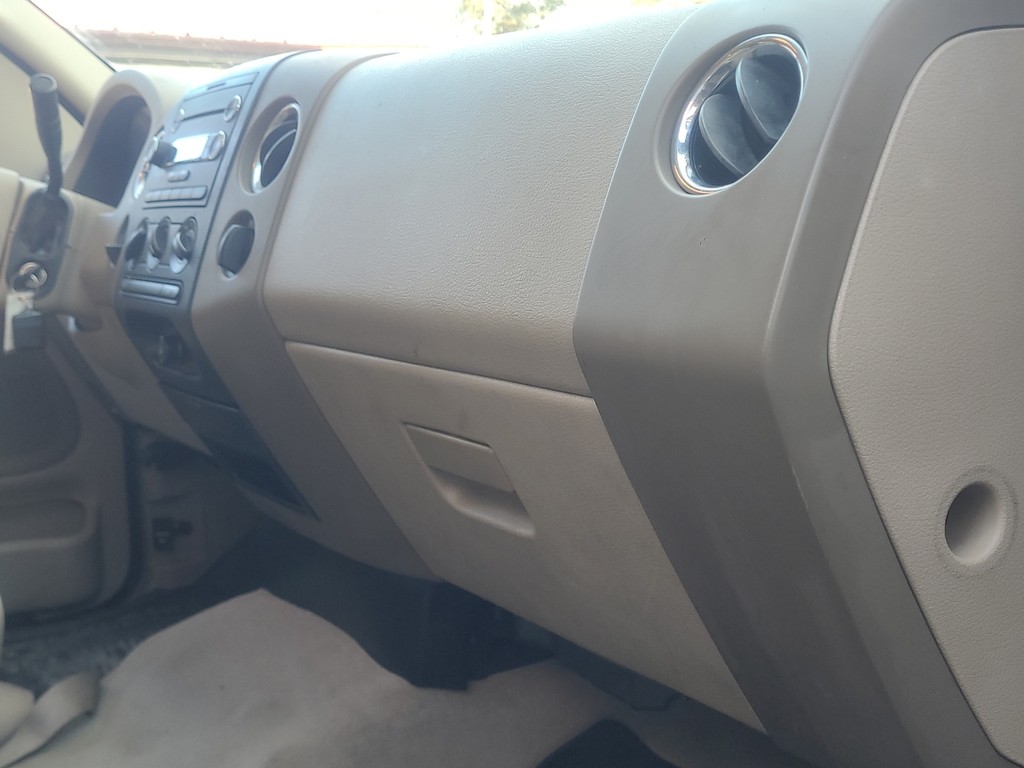 Ford F-150 Vehicle Full-screen Gallery Image 14