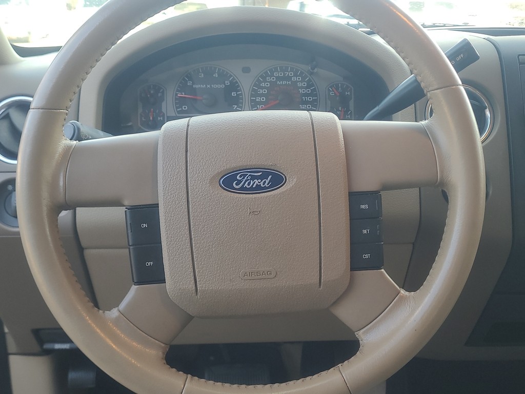 Ford F-150 Vehicle Full-screen Gallery Image 15