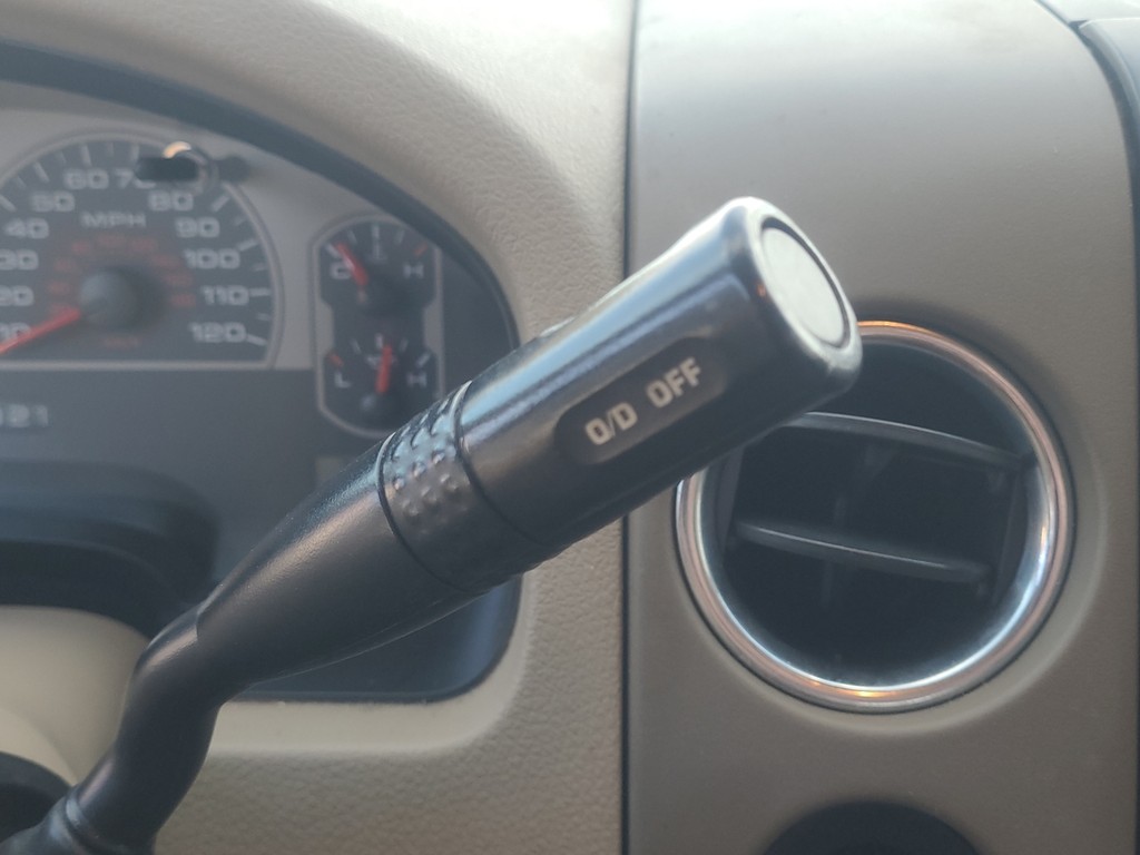 Ford F-150 Vehicle Full-screen Gallery Image 17