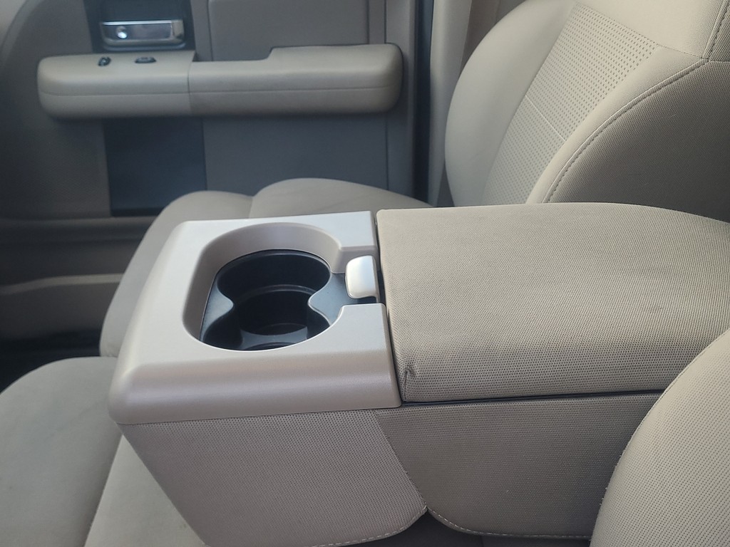 Ford F-150 Vehicle Full-screen Gallery Image 18