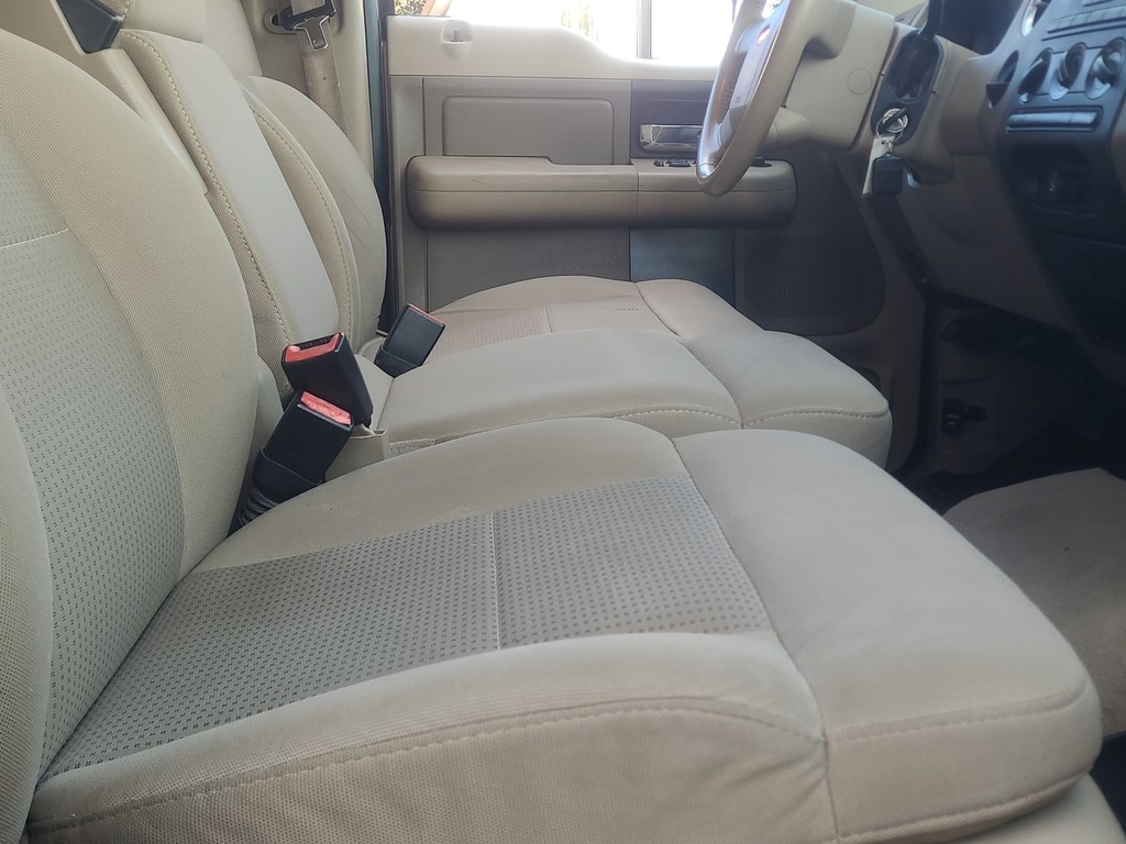 Ford F-150 Vehicle Full-screen Gallery Image 22