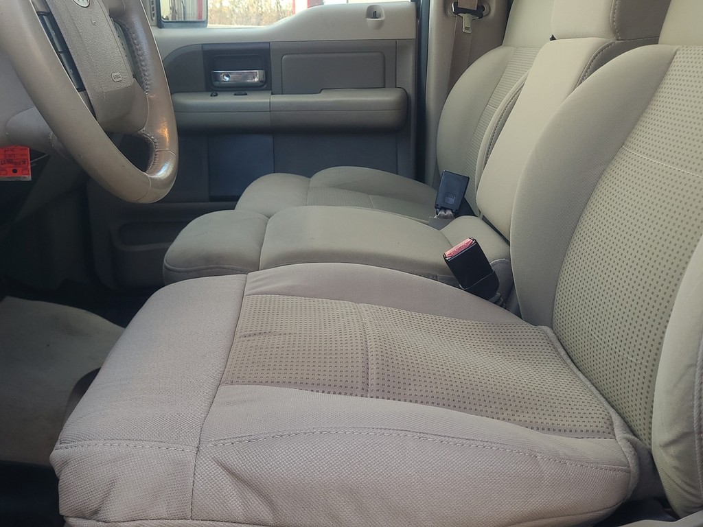 Ford F-150 Vehicle Full-screen Gallery Image 23