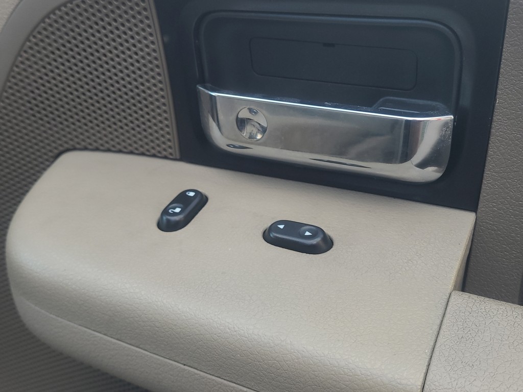 Ford F-150 Vehicle Full-screen Gallery Image 26