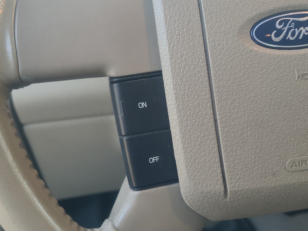 Ford F-150 Vehicle Full-screen Gallery Image 28