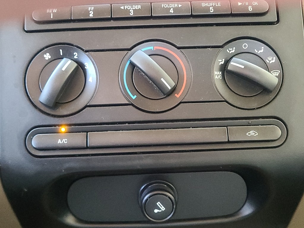 Ford F-150 Vehicle Full-screen Gallery Image 31